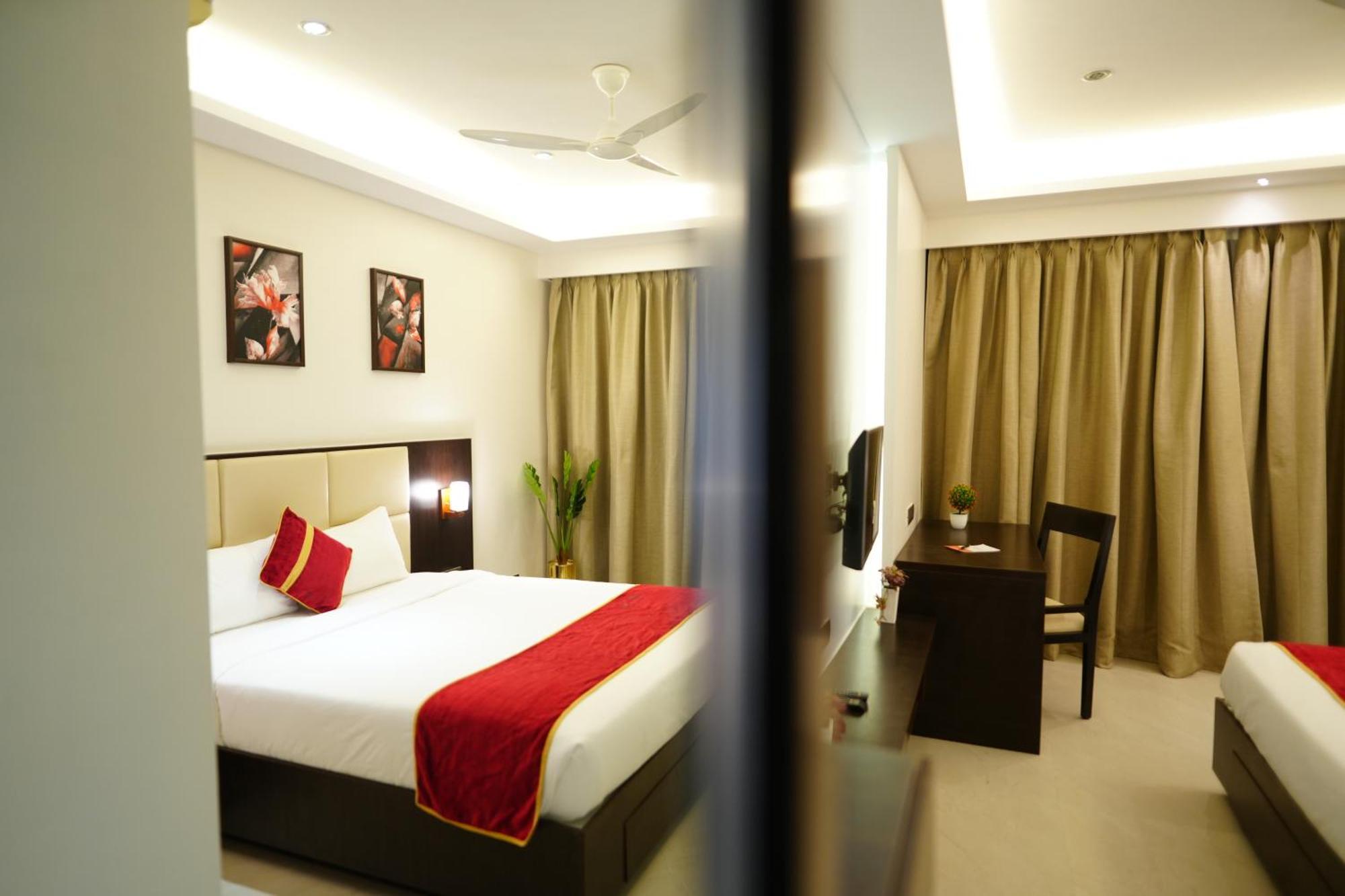Hotel Grand Visava Лонавала Экстерьер фото