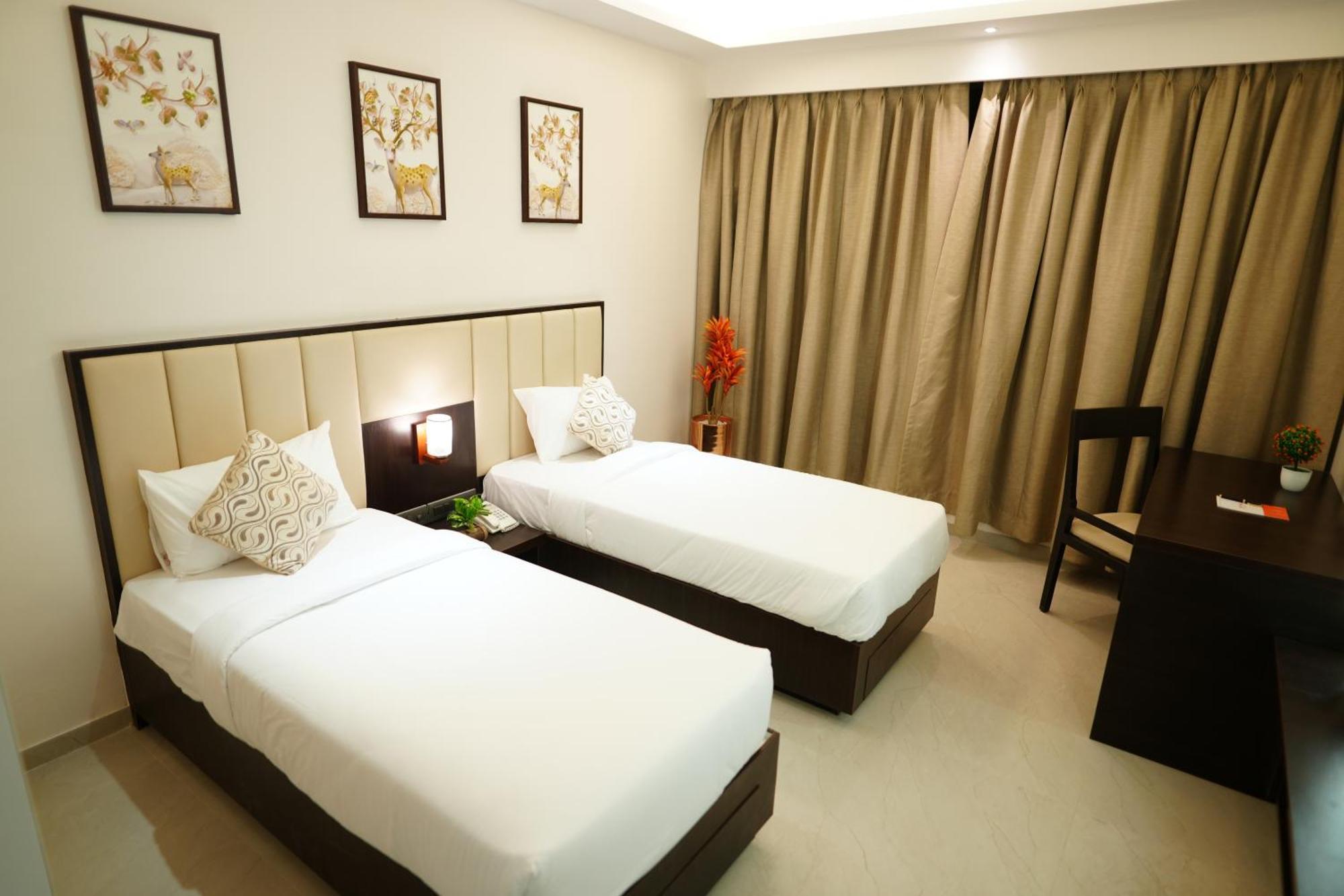 Hotel Grand Visava Лонавала Экстерьер фото