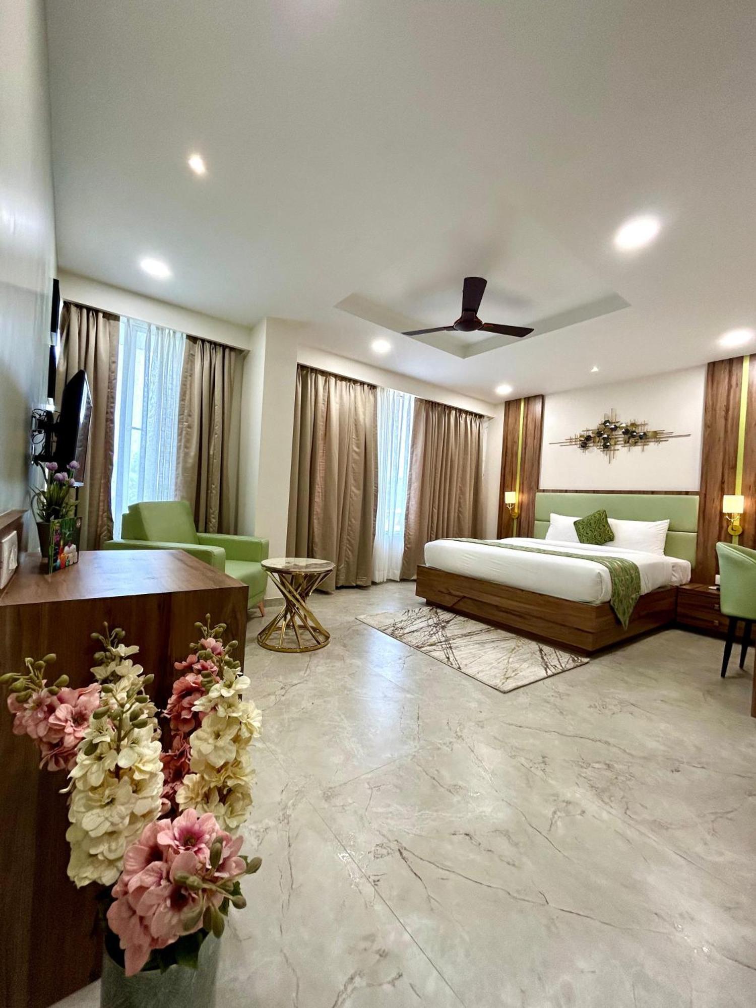Hotel Grand Visava Лонавала Экстерьер фото