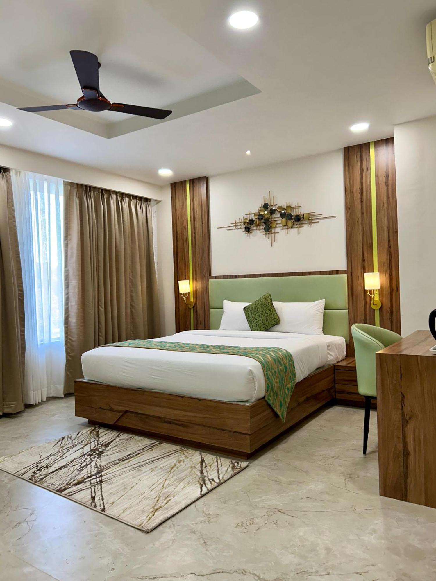 Hotel Grand Visava Лонавала Экстерьер фото