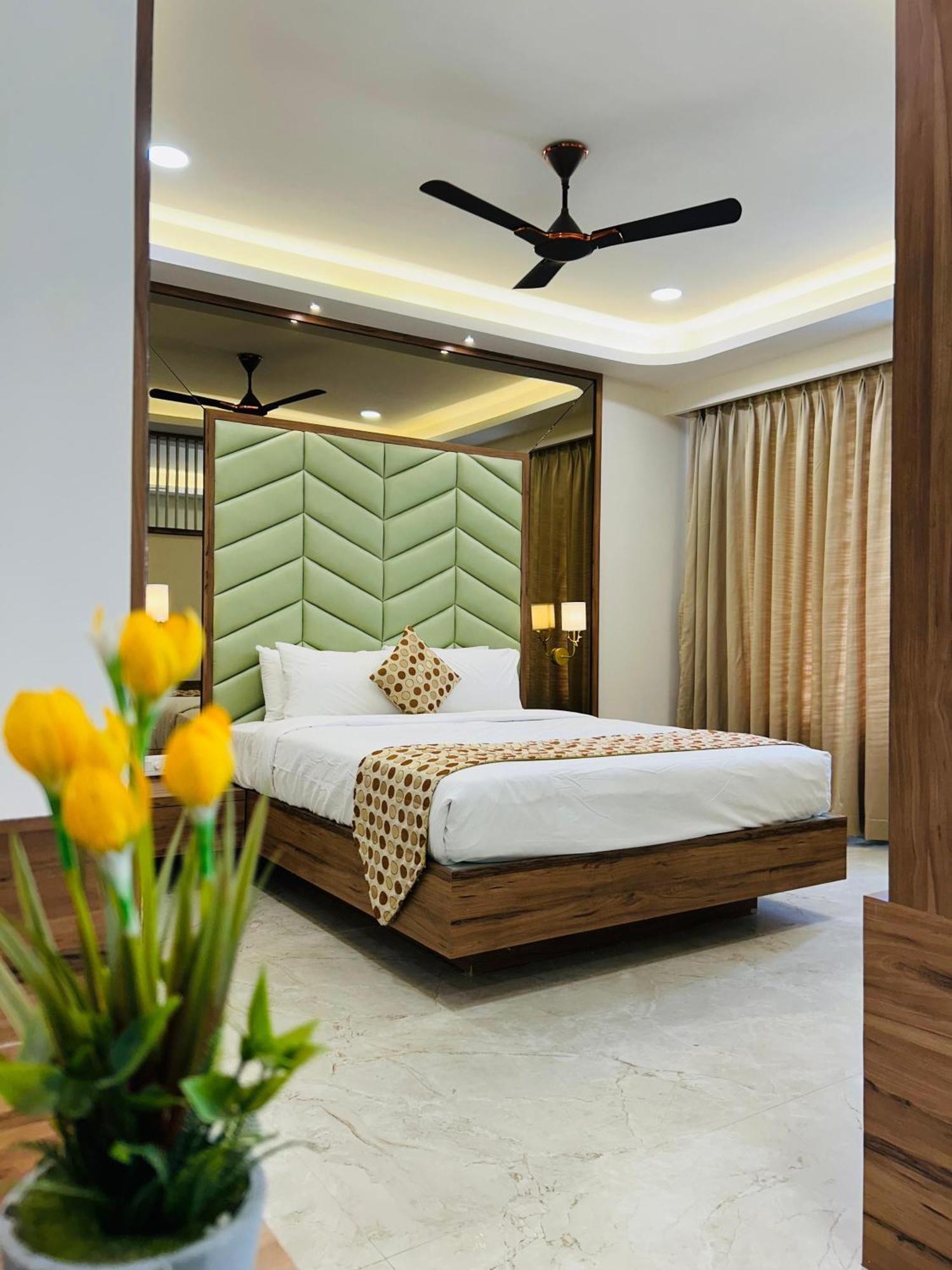 Hotel Grand Visava Лонавала Экстерьер фото