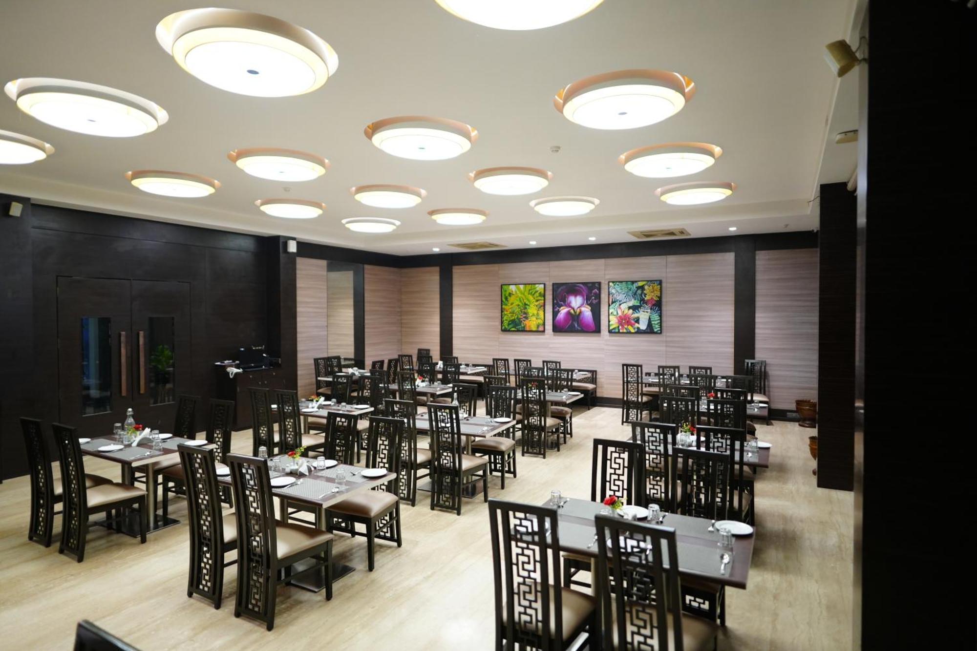 Hotel Grand Visava Лонавала Экстерьер фото