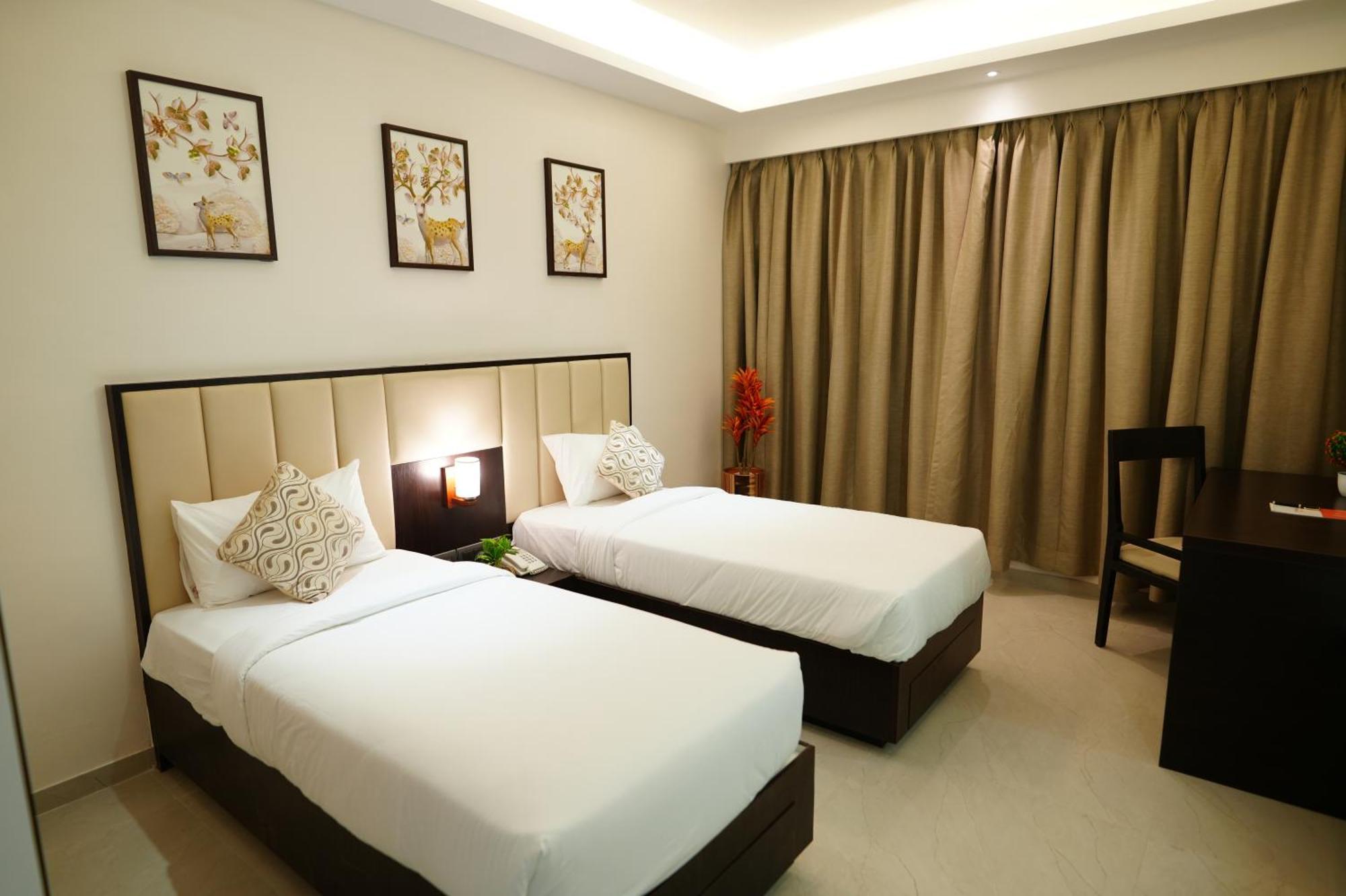 Hotel Grand Visava Лонавала Экстерьер фото