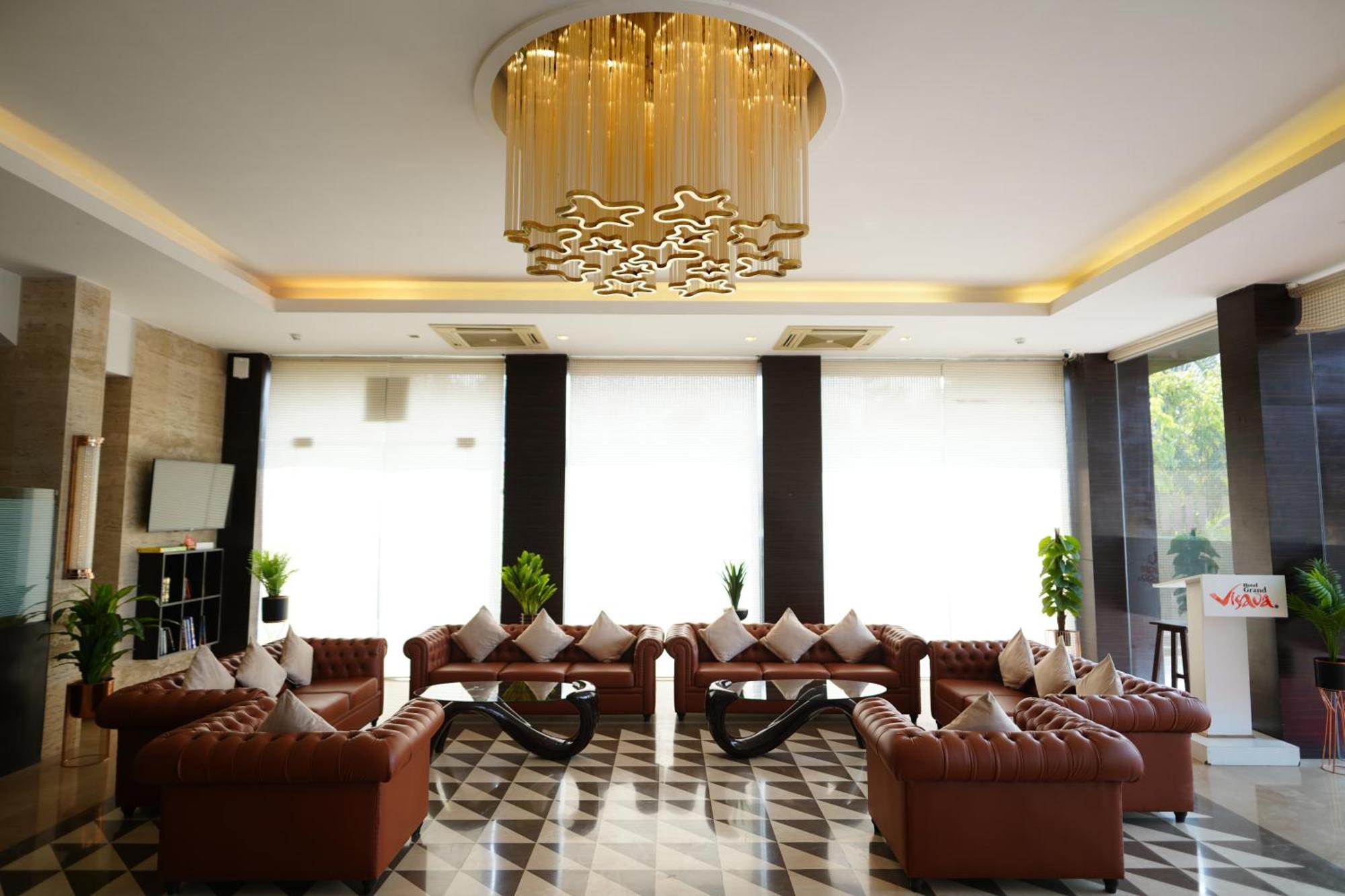 Hotel Grand Visava Лонавала Экстерьер фото