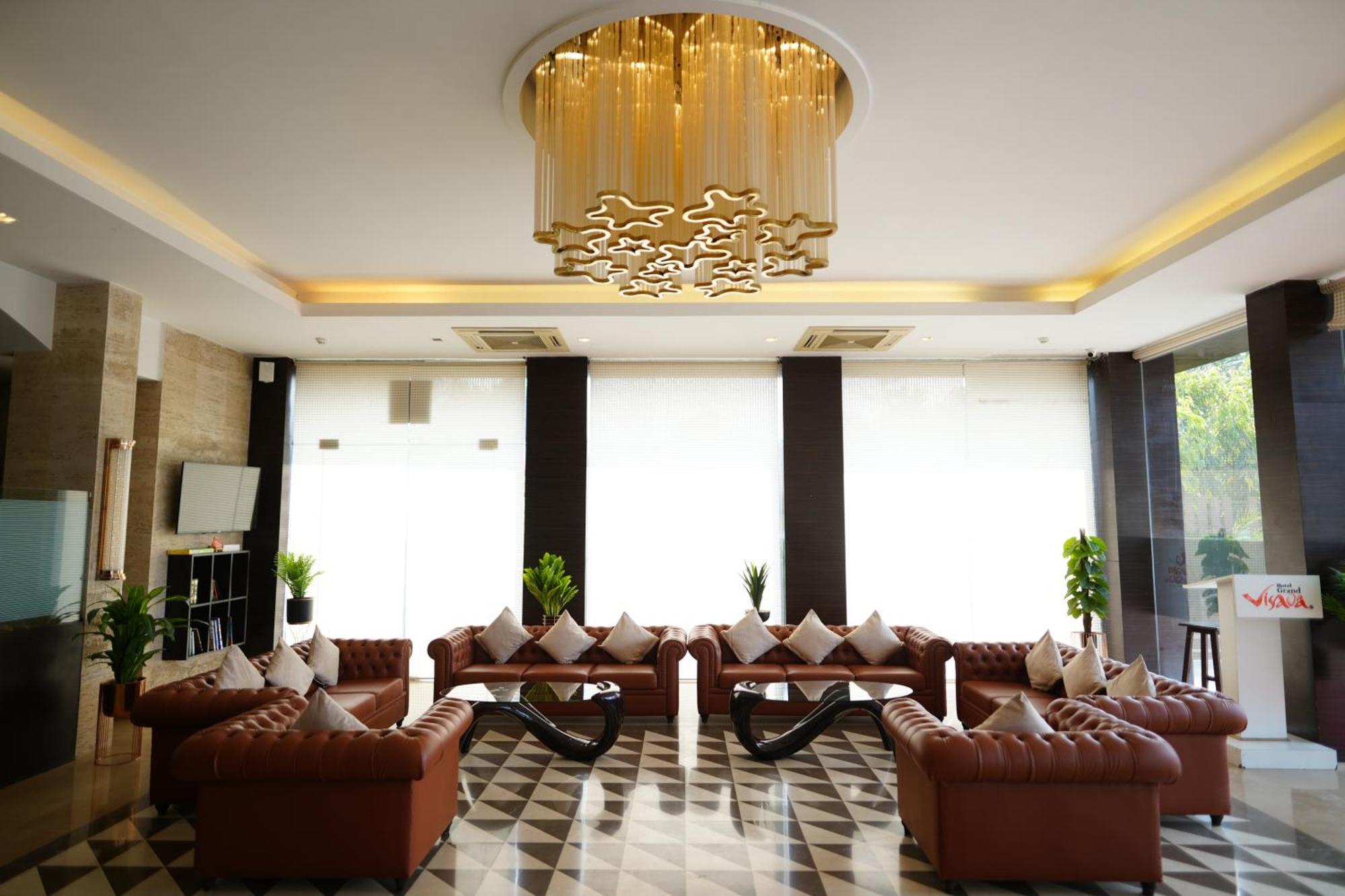 Hotel Grand Visava Лонавала Экстерьер фото
