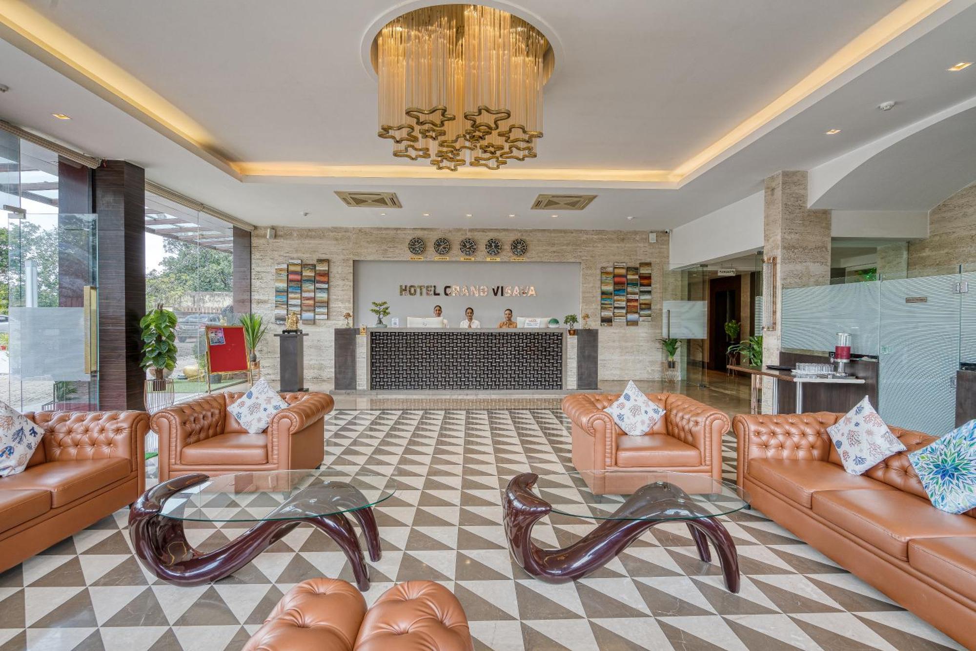 Hotel Grand Visava Лонавала Экстерьер фото