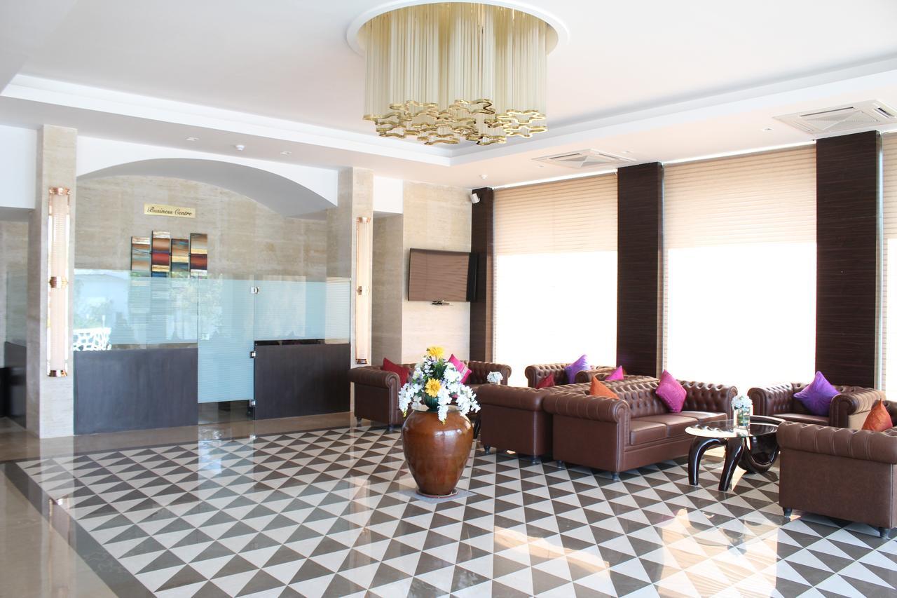 Hotel Grand Visava Лонавала Экстерьер фото