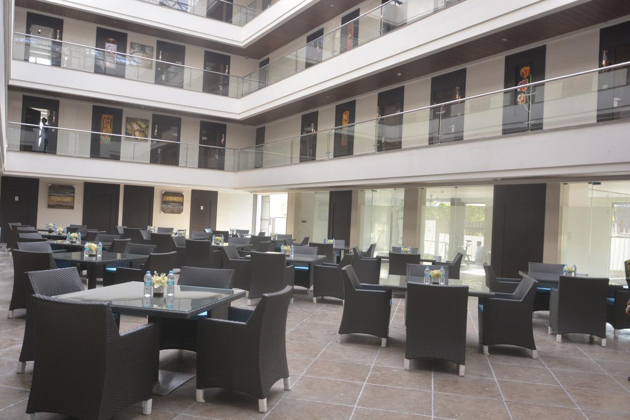 Hotel Grand Visava Лонавала Экстерьер фото