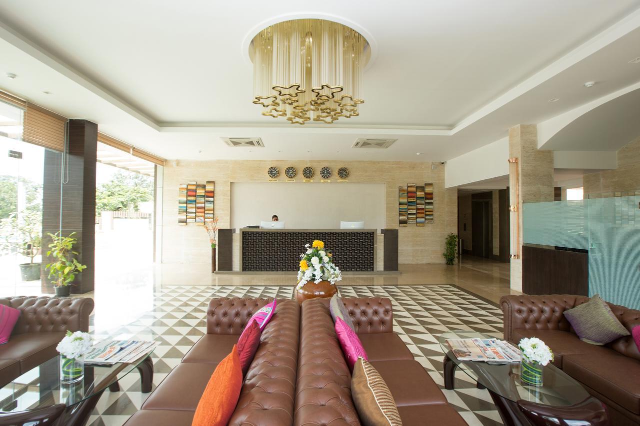 Hotel Grand Visava Лонавала Экстерьер фото
