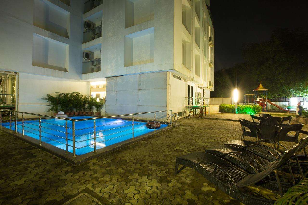 Hotel Grand Visava Лонавала Экстерьер фото